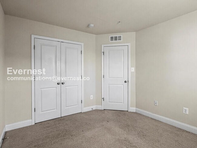 Building Photo - 2515 Hyacinth Ln