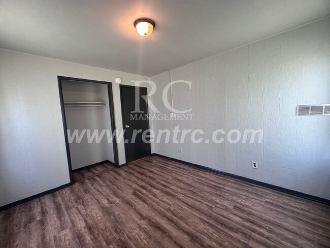 Building Photo - 1204 Giddings-