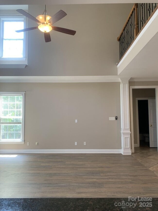 Building Photo - 605 Queenswater Ln