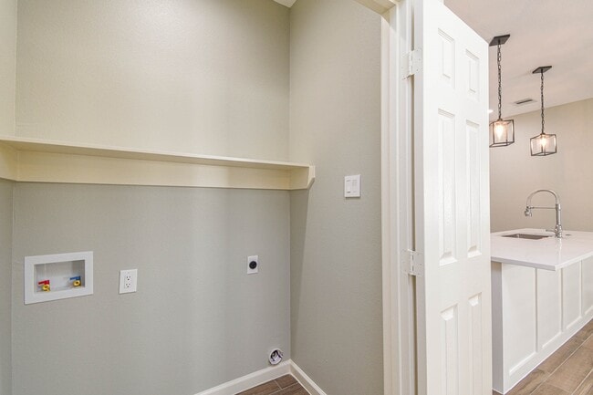 Building Photo - 3701 Chanterway St