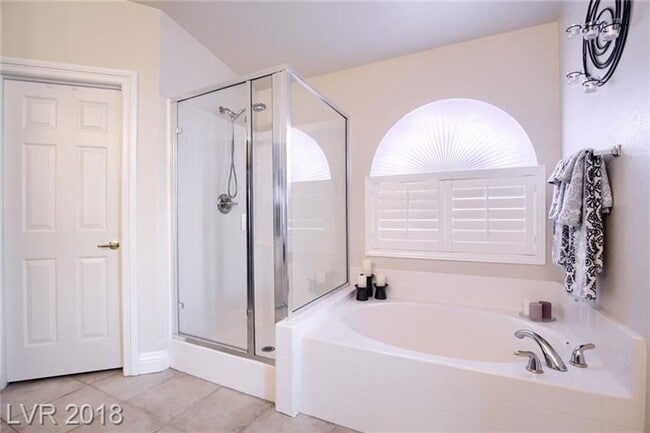 Building Photo - Stunning Single-Story Home with Spa in Gated Community!