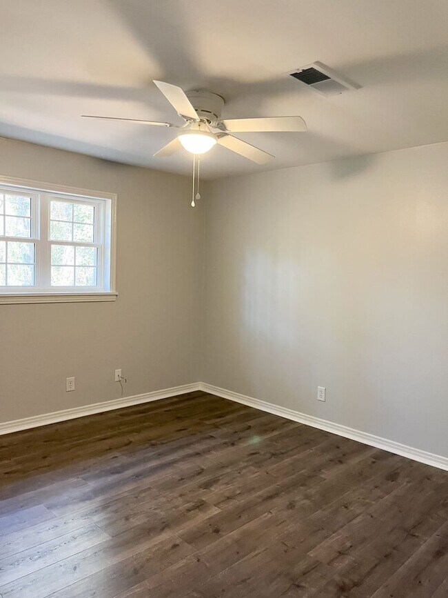 Building Photo - Northwood Duplex