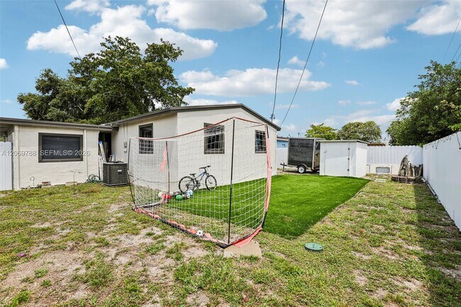 Building Photo - 1421 N 68th Terrace