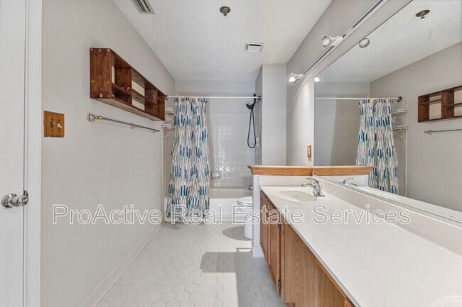 Building Photo - 300 Yarmouth St