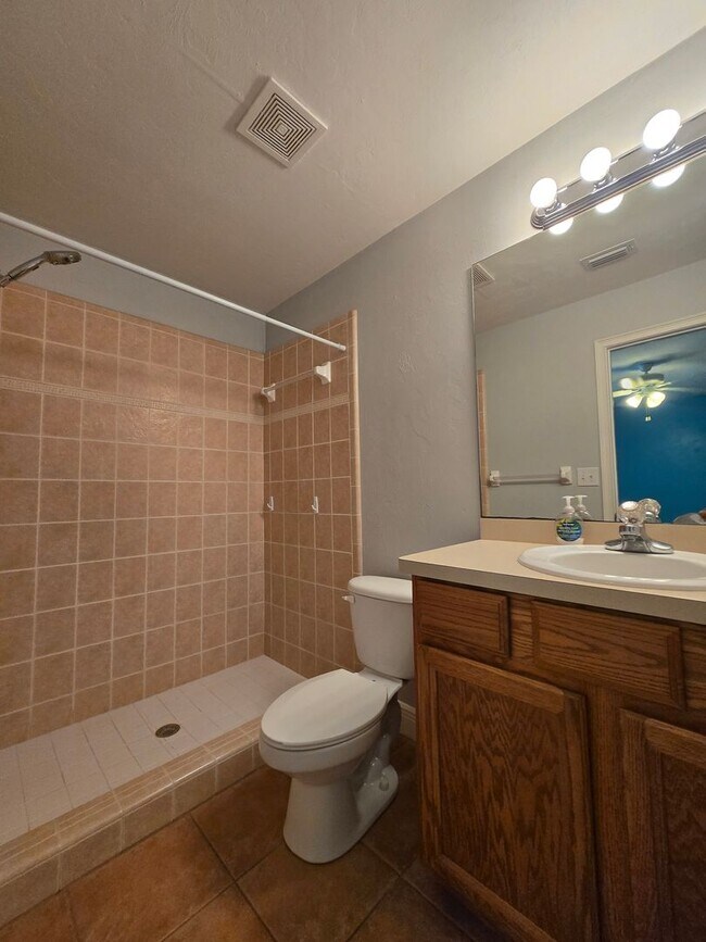 Building Photo - 3BR/3BA Two-Story Quad – Prime Location & Move-In Ready!