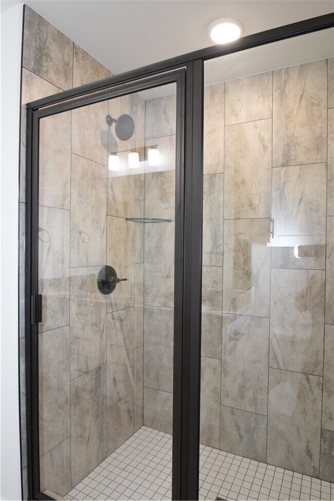 Building Photo - 320 Palm St