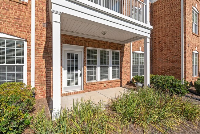 Building Photo - 2 Bed, 2 Bath in the Heart of Ballantyne!