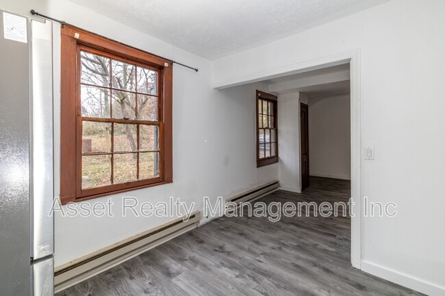 Building Photo - 5501 Lake Shore Dr