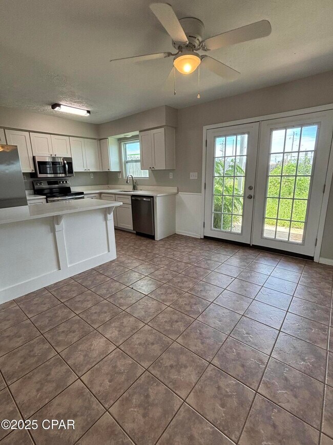 Building Photo - 8003 Beach Dr