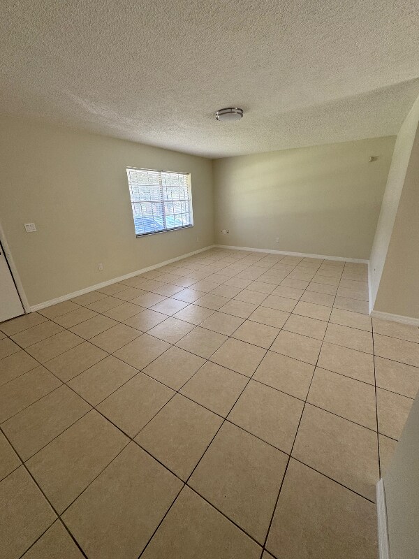 Building Photo - 1110 Outlook Dr