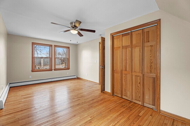 Building Photo - 62 Brookside Ave E