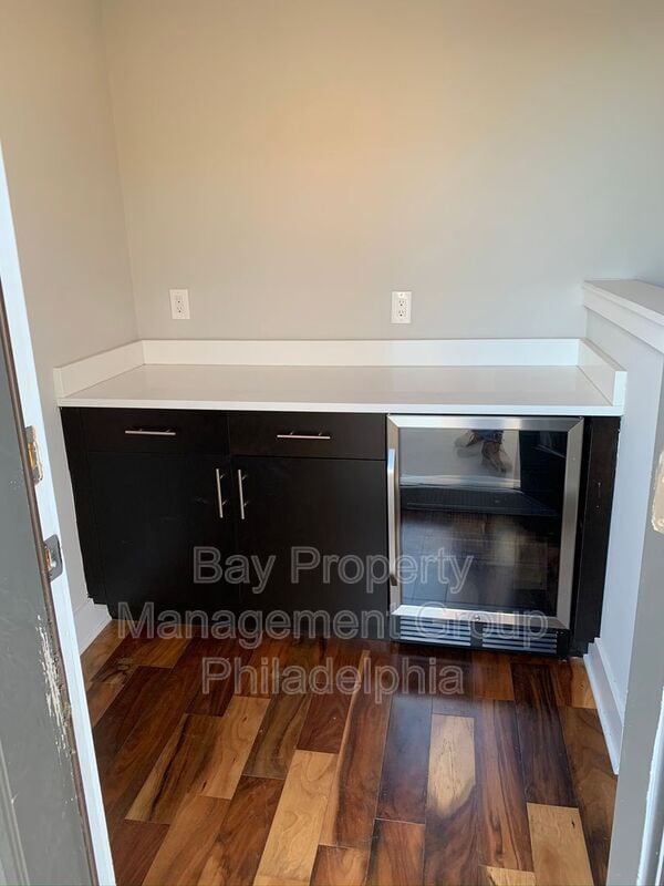 Building Photo - 842 N American St