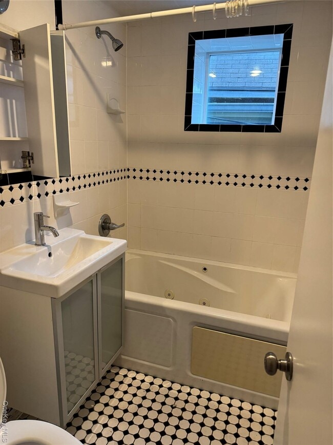 Building Photo - 58 Main St