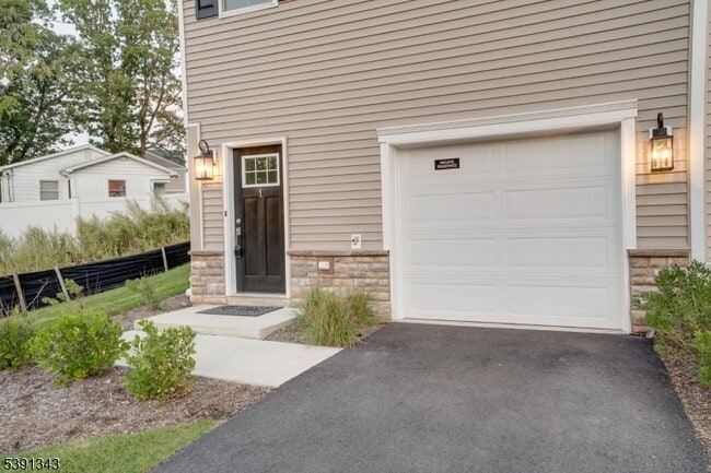 Building Photo - 1 Beirne Ln