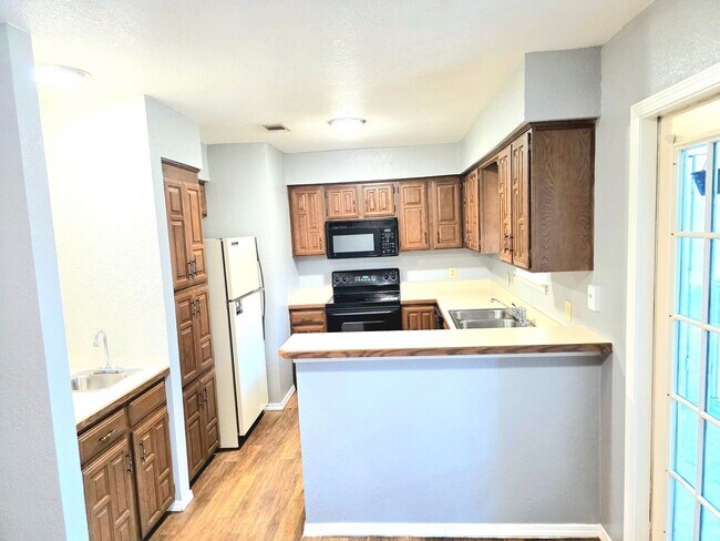 Building Photo - 3833 Kimberly Dr