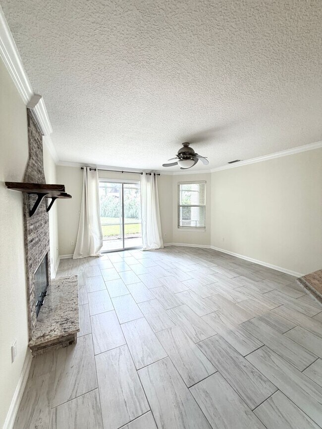 Building Photo - 500 Sandiron Cir