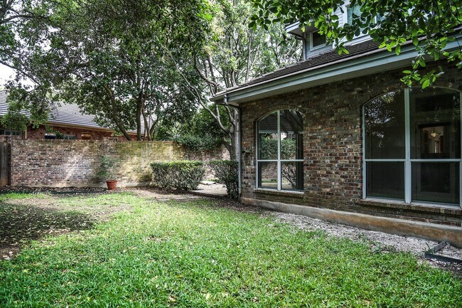 Building Photo - LINCOLN HEIGHTS 3-BEDROOM