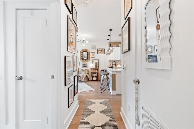 Building Photo - 908 Nueces St