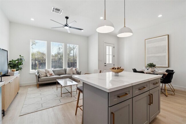 Building Photo - 6528 Weston St