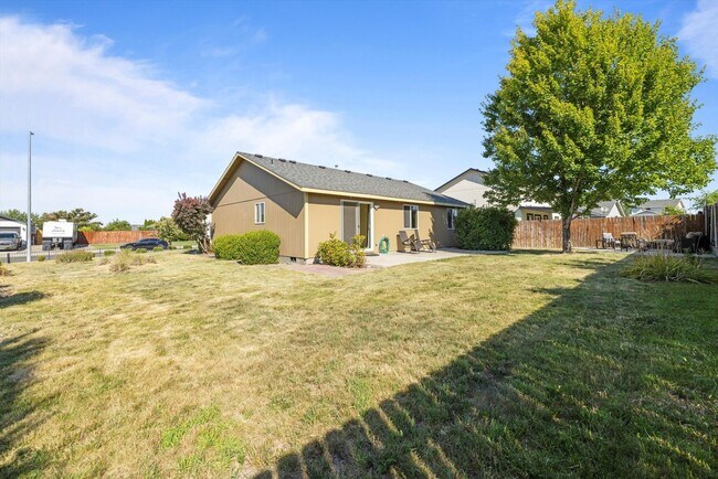 Building Photo - Charming 3-Bed, 2-Bath Single-Family Residence Near Rd 68!