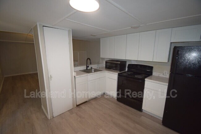 Building Photo - 4053 Bay Ave SE