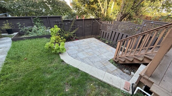 Building Photo - Epic REA - Rare Find Cozy and Update 2BR /...