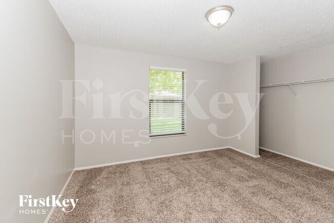 Building Photo - 11073 Steeding Horse Dr