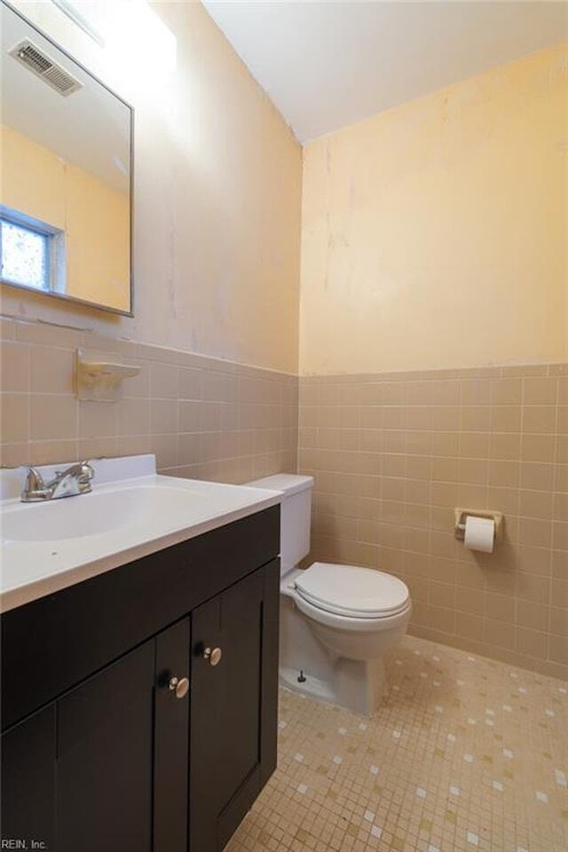 Building Photo - 3100 Norway Pl