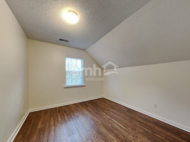 Building Photo - 6 Saddlemount Ln