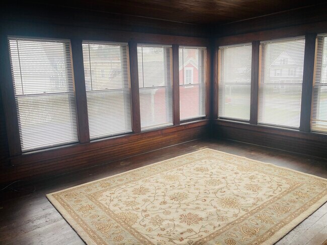 Building Photo - 5 Kirk St