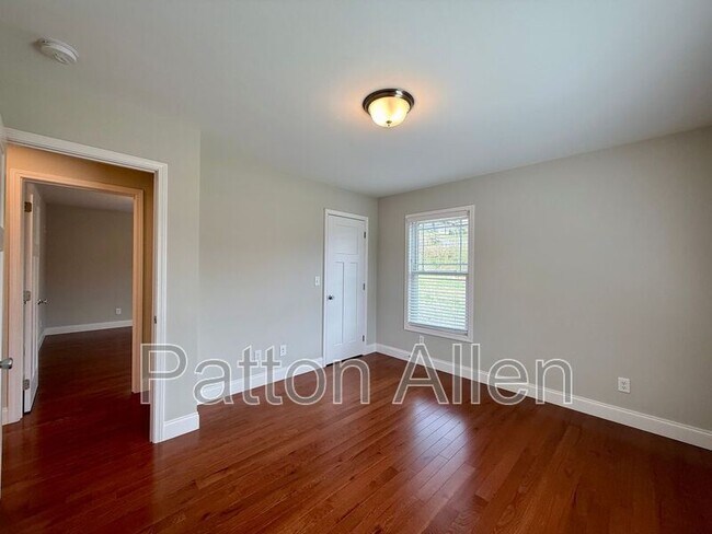 Building Photo - 207 Riverside View Dr