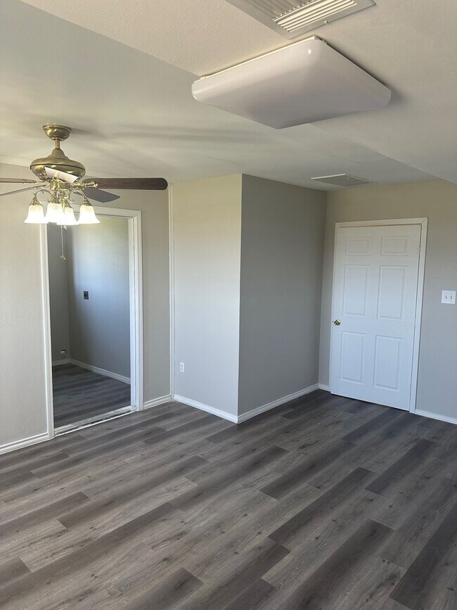 Building Photo - 8280 S State Hwy 78