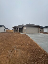 Building Photo - Large Lot located in the Meadows Brand New...