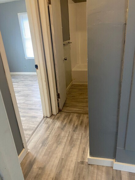 Building Photo - 1807 E 16th St N