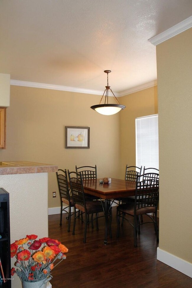 Building Photo - Nice Foothills Condo