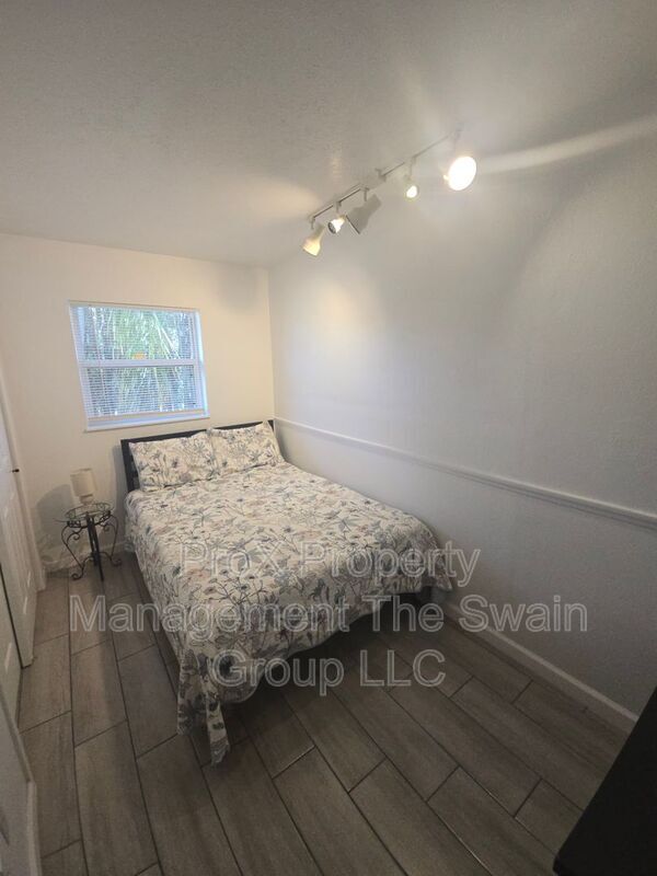 Building Photo - 1707 Staunton Ave
