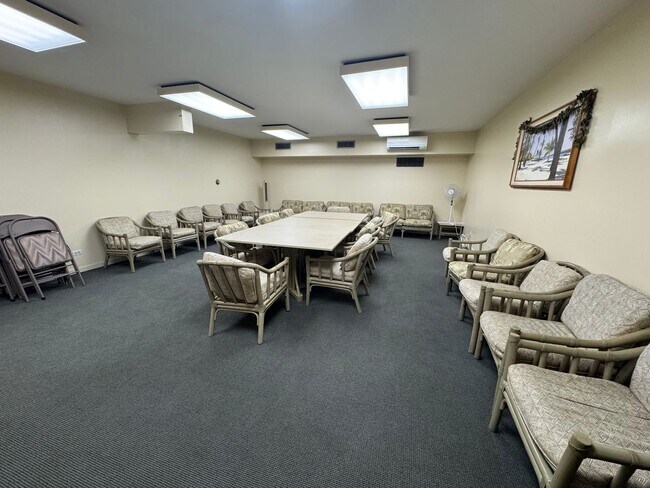 Building Photo - Available now | A 2 Bedroom, 2 Bathroom Condo with 2 assigned parking stalls at The Plaza Hawaii Kai