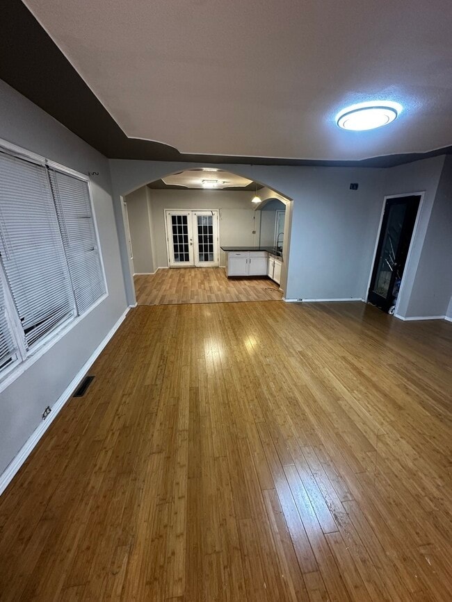 Building Photo - 435 S Poplar Ave