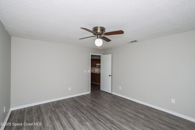 Building Photo - 1044 Zamora St SE