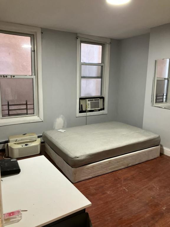 Building Photo - 1372 Zerega Ave