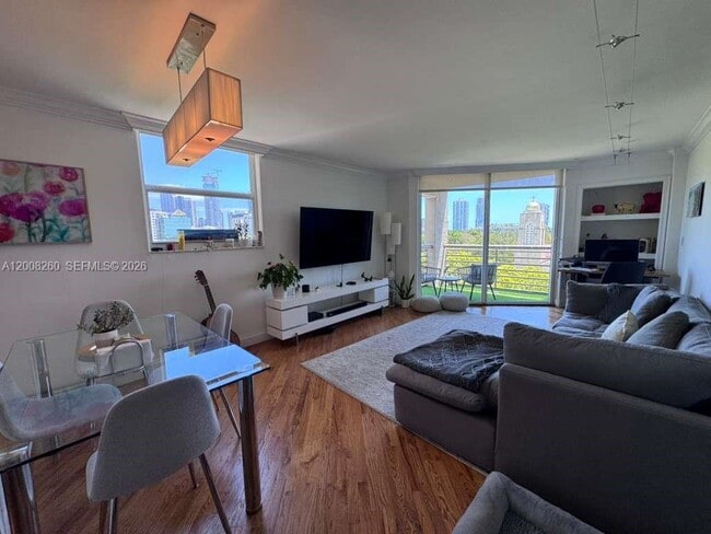 Building Photo - 2400 SW 3rd Ave