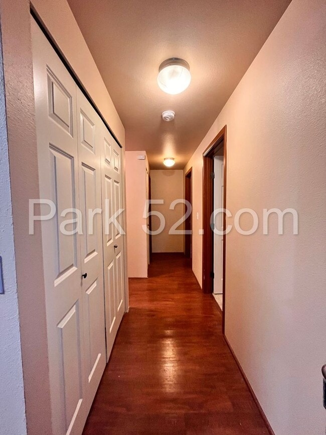 Building Photo - Puyallup Area 2 Bedroom 2nd Floor Apartment