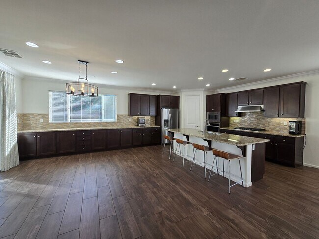 Building Photo - Spacious Woodcrest Single Story