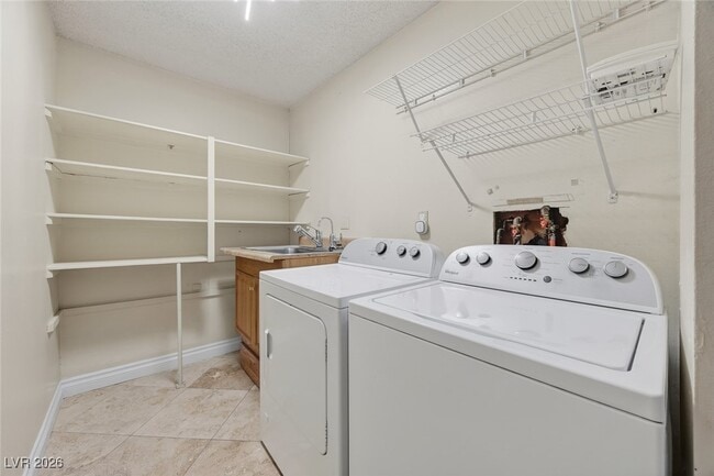 Building Photo - 1114 Vegas Valley Dr