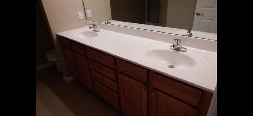 Building Photo - 2224 Madero Dr