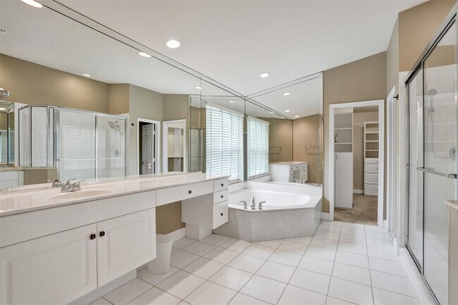 Building Photo - 10442 NW 60th Pl