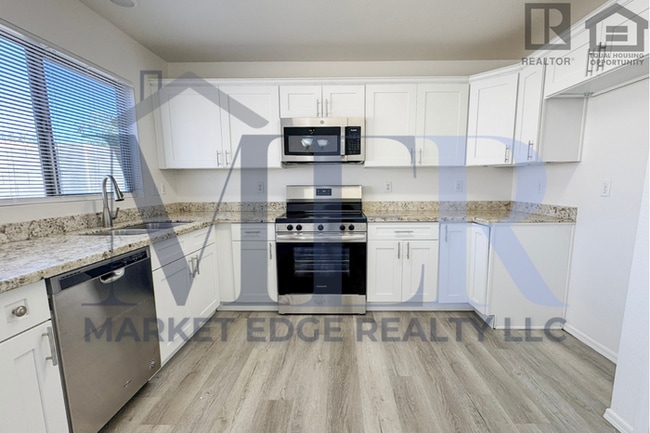 Building Photo - 3Bed/2Bath Home at 107th Ave/Olive! $399 M...