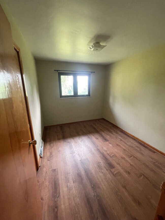 Building Photo - 19 Plainview Dr