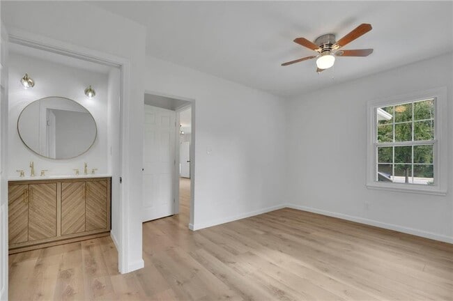 Building Photo - 808 S Park Dr