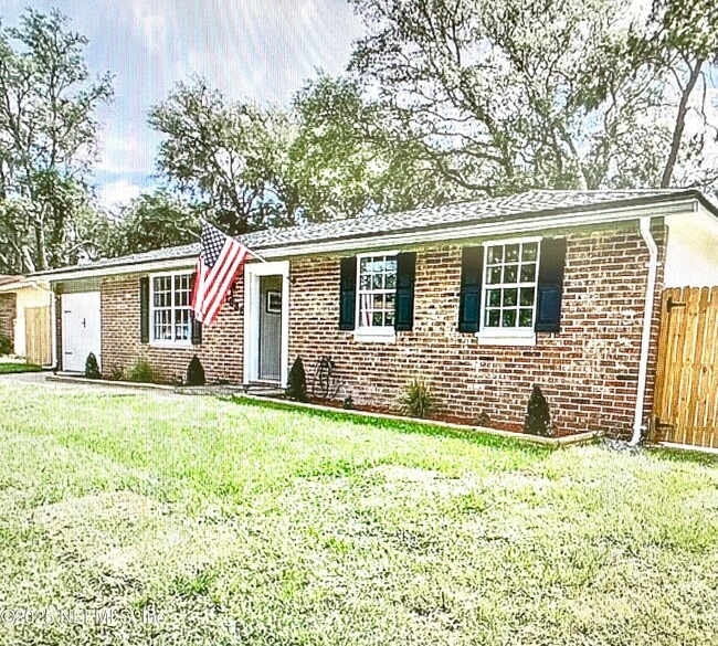 Primary Photo - 11635 W Ride Dr